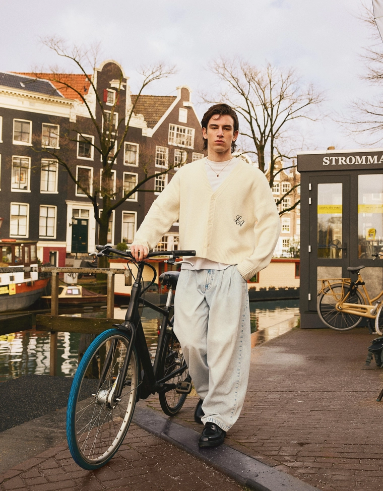 Джинсы-бананы с защипами