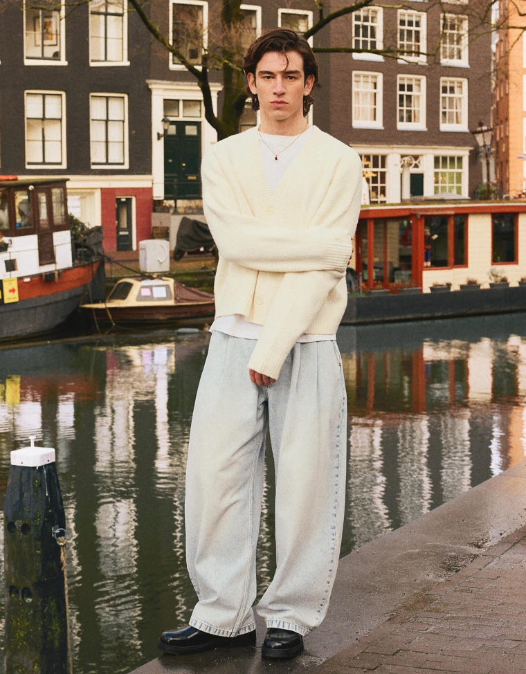 Джинсы-бананы с защипами