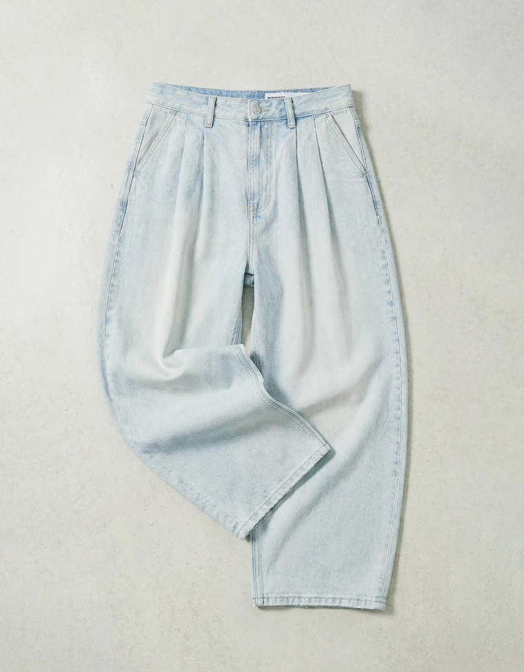 Джинсы-бананы с защипами