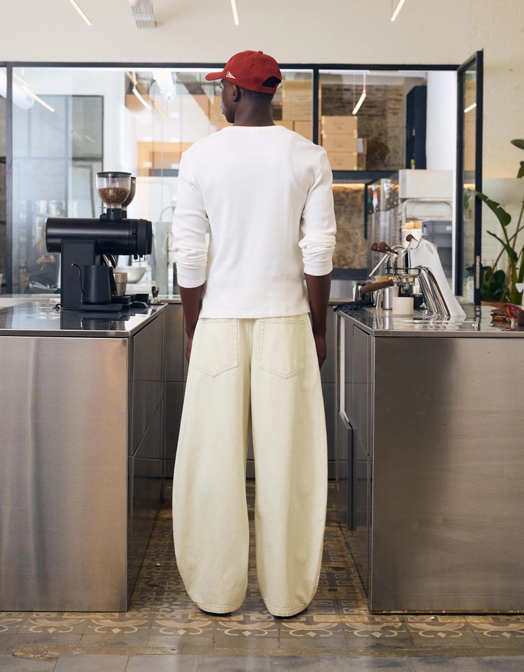 Джинсы-бананы с защипами