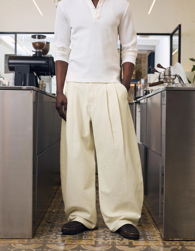 Джинсы-бананы с защипами