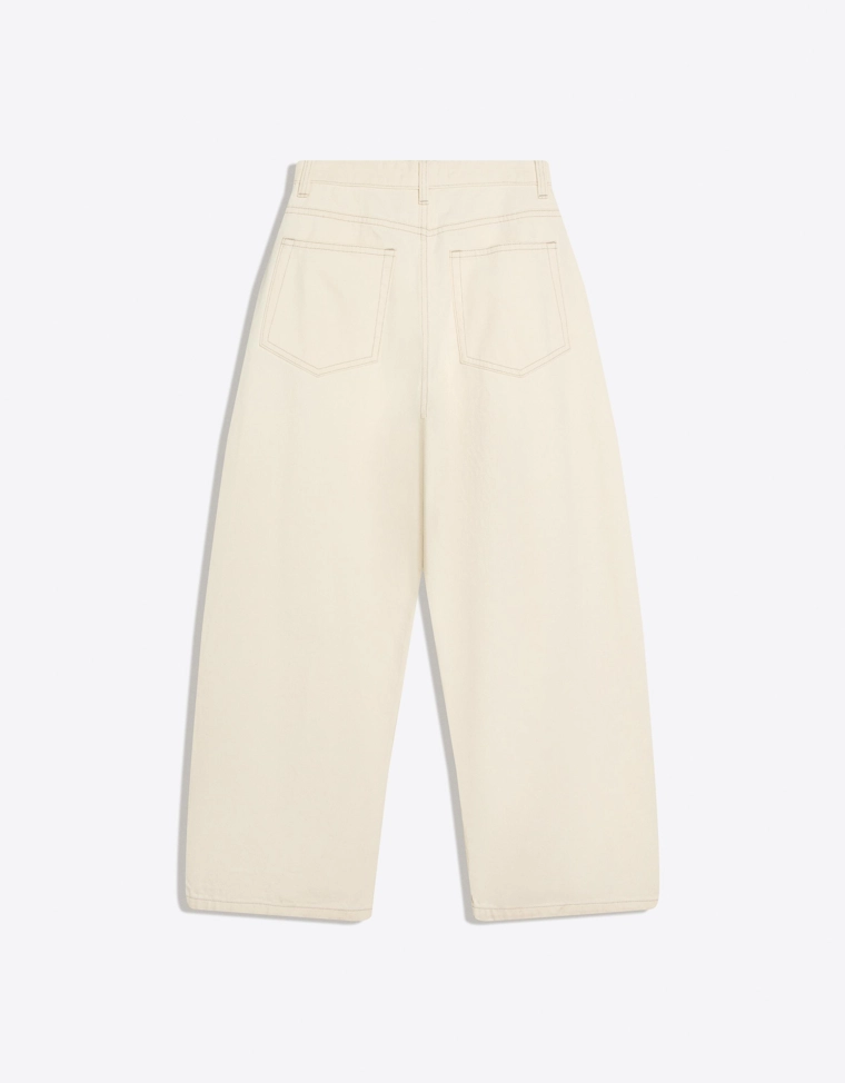 Джинсы-бананы с защипами