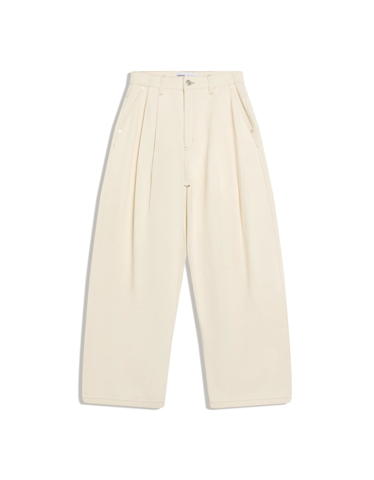 Джинсы-бананы с защипами