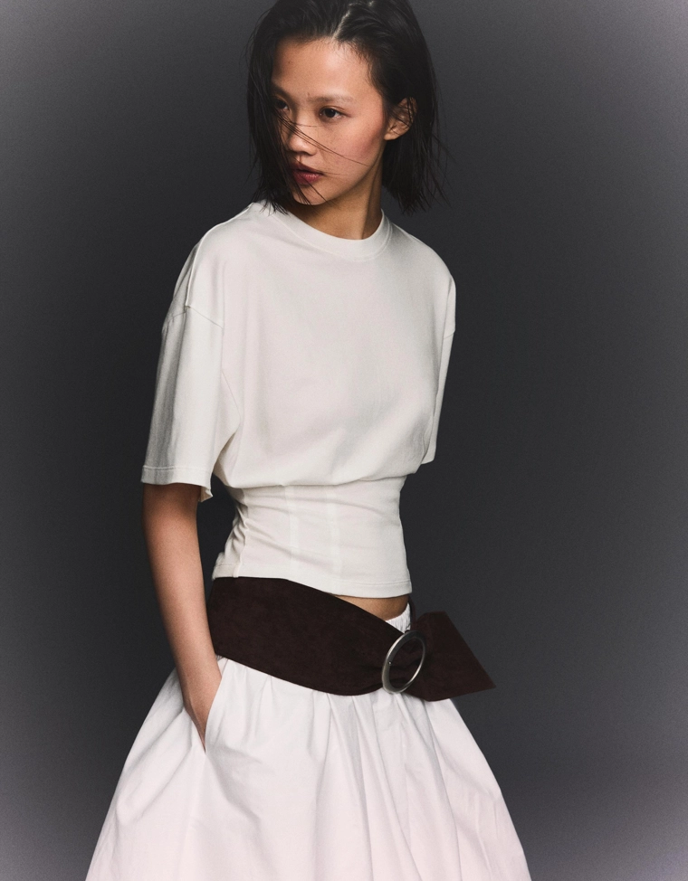 Футболка с корсетом на талии и короткими рукавами