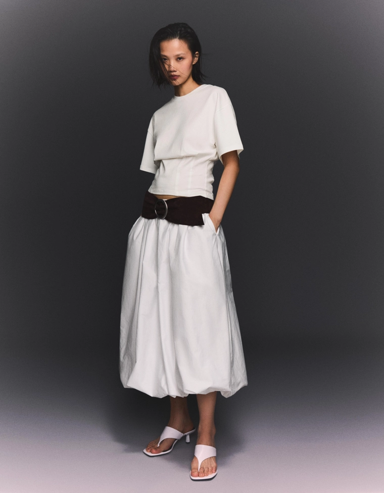 Футболка с корсетом на талии и короткими рукавами