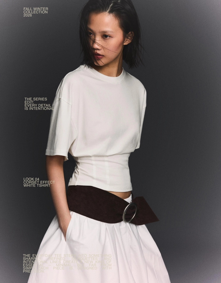 Футболка с корсетом на талии и короткими рукавами