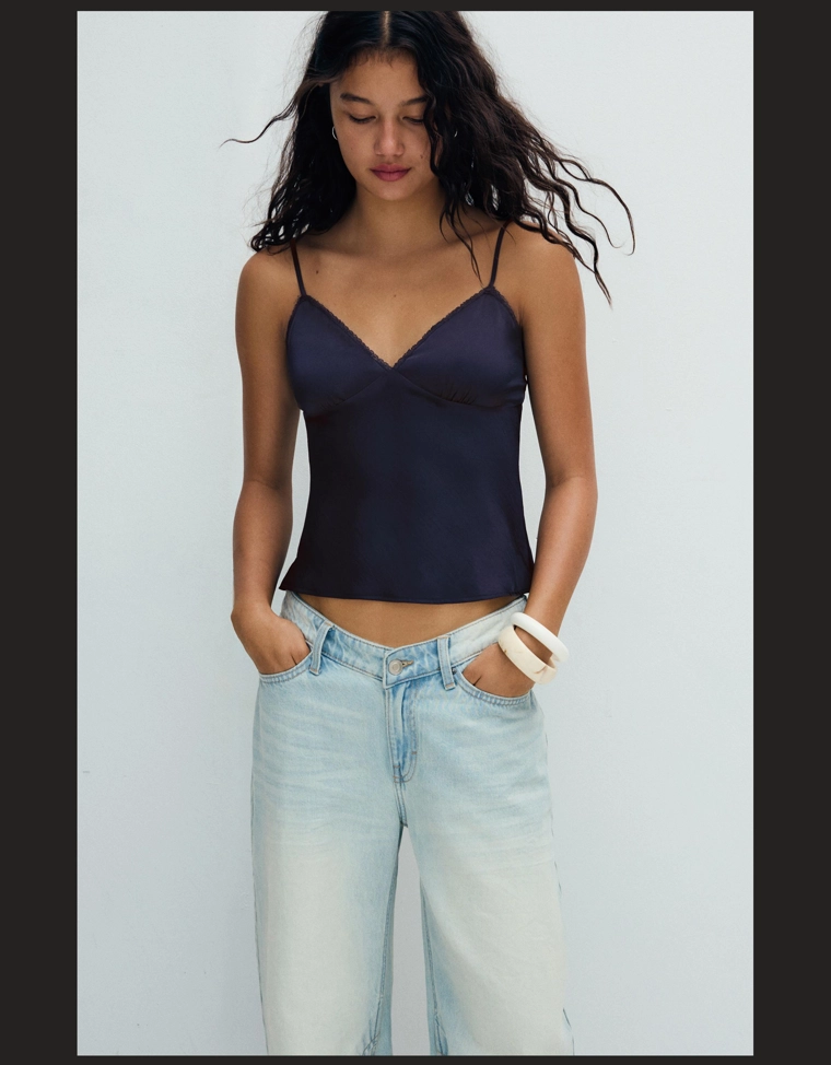 Топ из сатина с кружевом