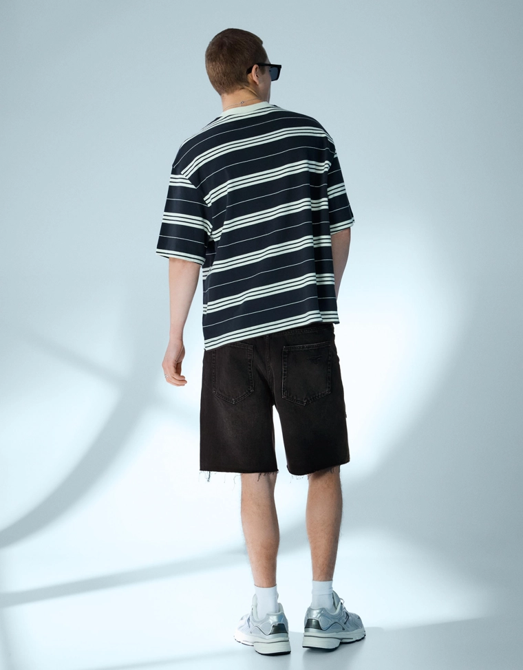 Джинсовые шорты с разрезами