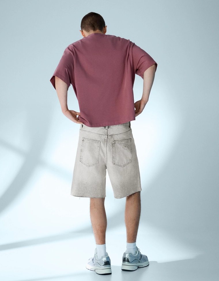 Джинсовые шорты с разрезами