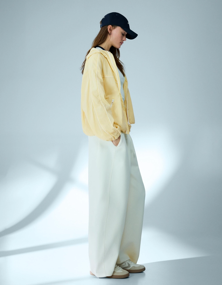 Куртка из высокотехнологичной ткани с капюшоном