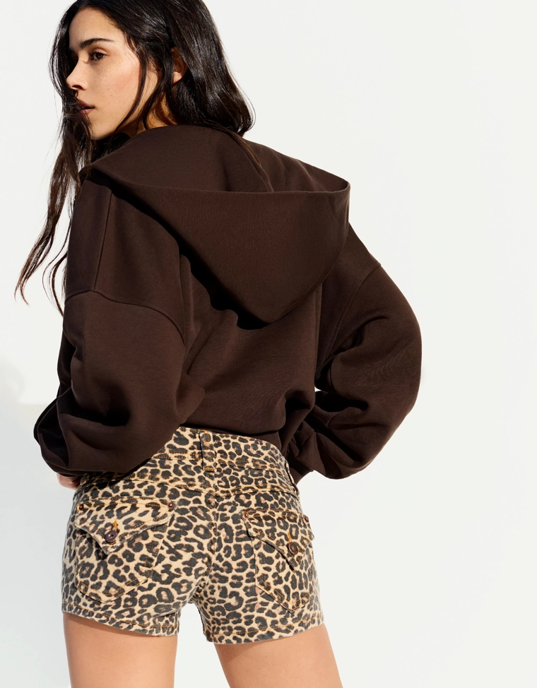 Джинсовые шорты в горошек