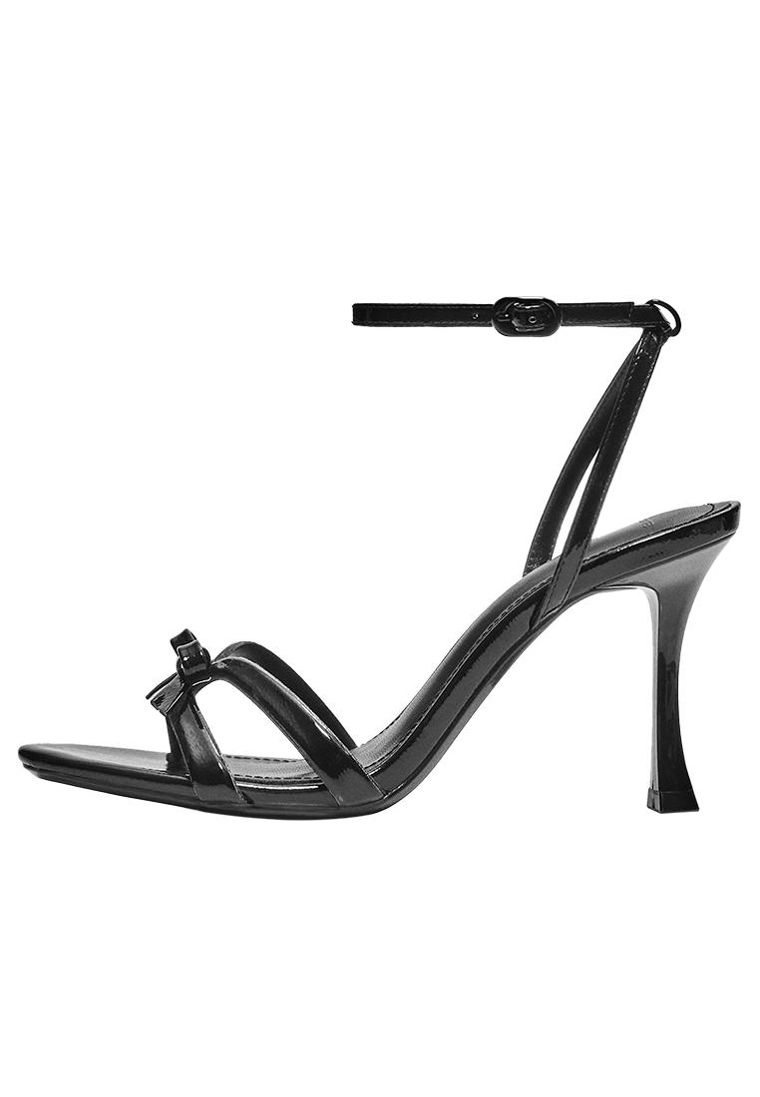 Босоножки на каблуке с бантом