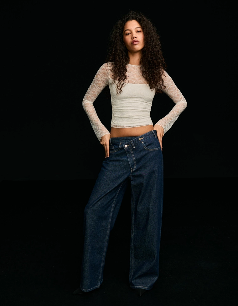 Кружевная футболка с длинными рукавами