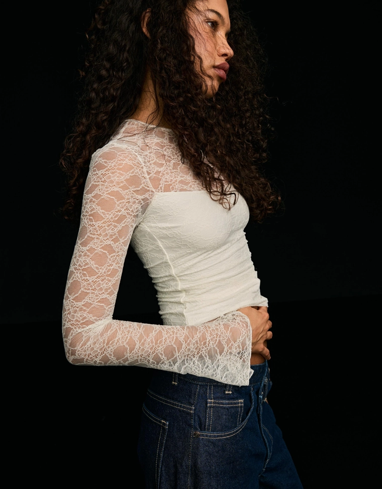 Кружевная футболка с длинными рукавами