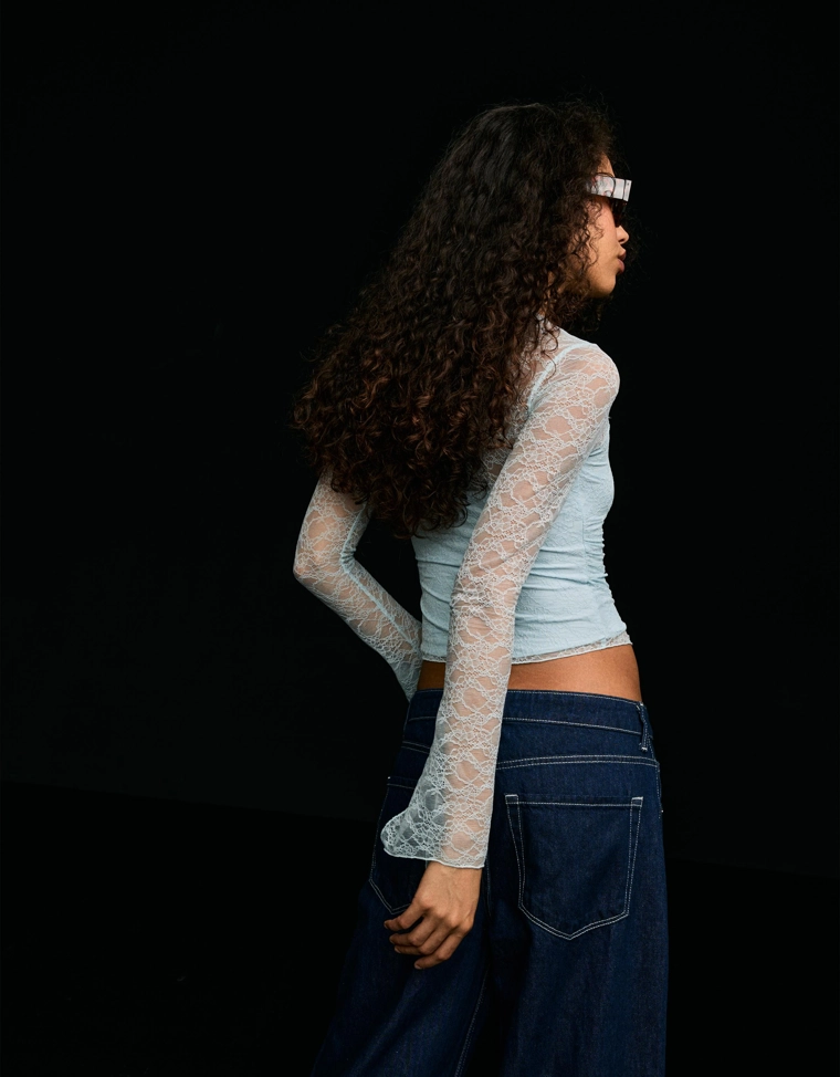 Кружевная футболка с длинными рукавами