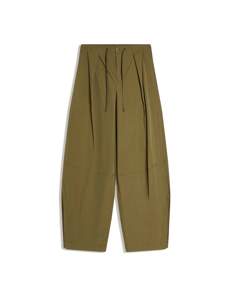 Брюки из высокотехнологичной ткани со складками