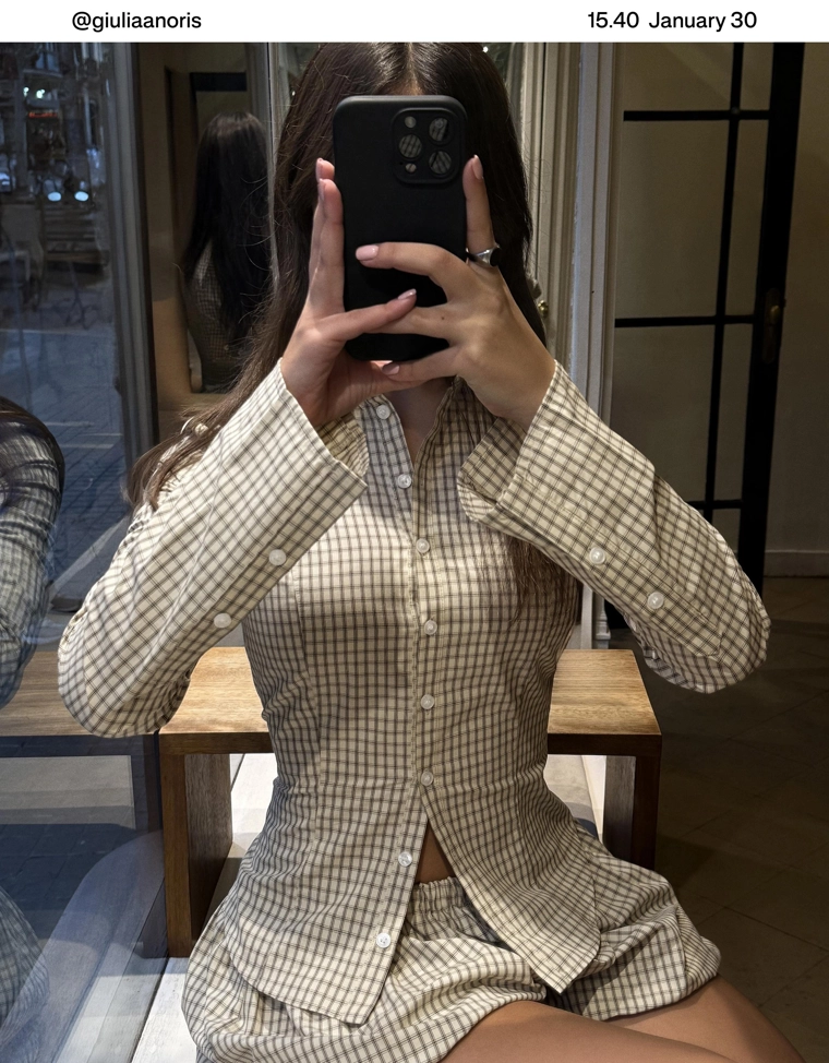 Рубашка облегающего кроя с расклешенными рукавами