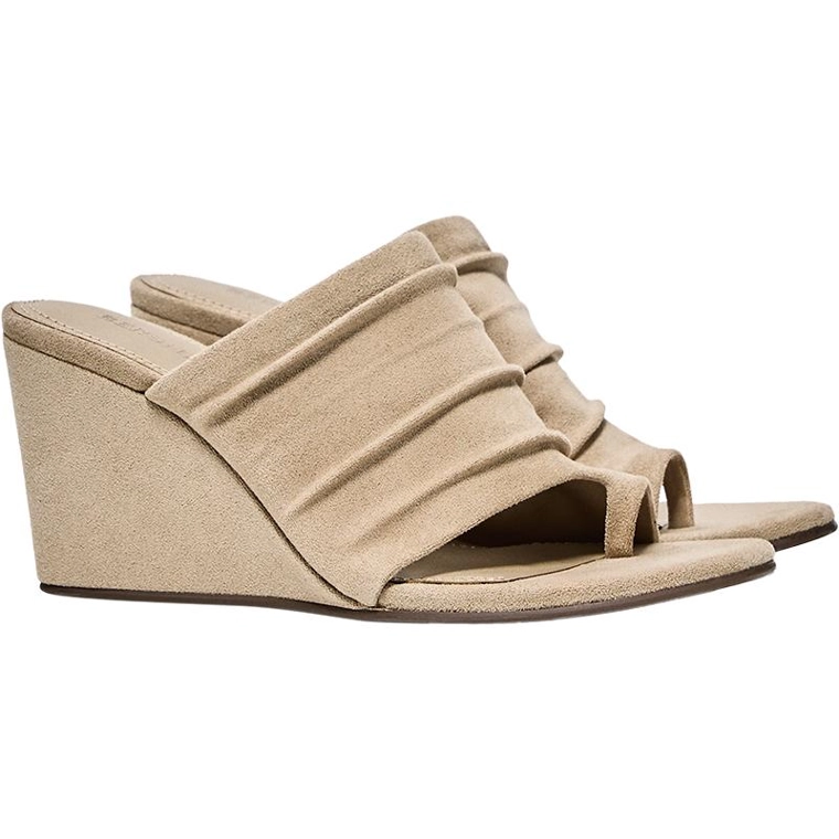 Туфли-мюли на танкетке