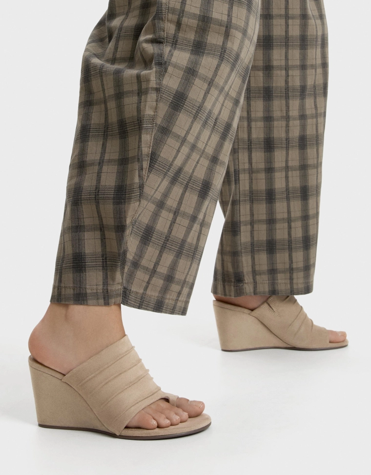 Туфли-мюли на танкетке