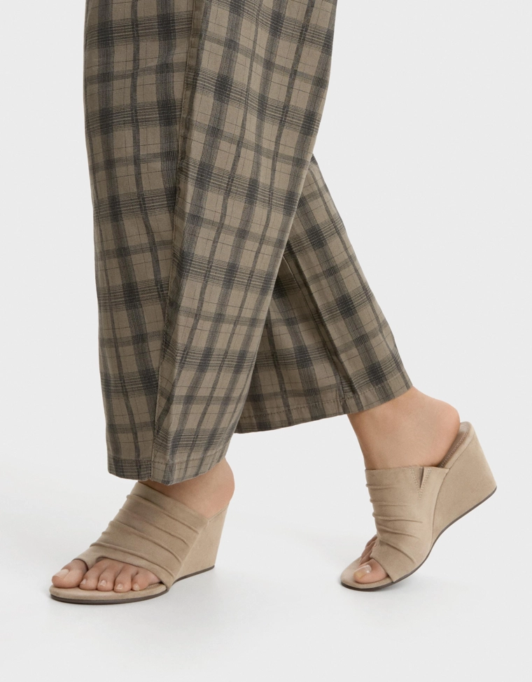 Туфли-мюли на танкетке