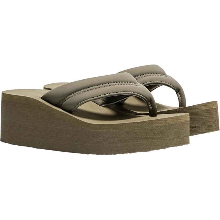 Стеганые шлепанцы на платформе