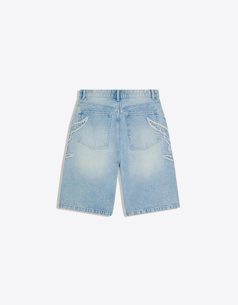 Шорты-бермуды свободного кроя с нашивками