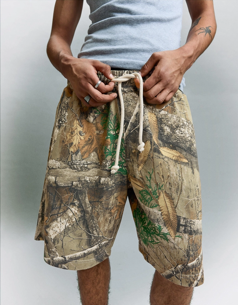 Шорты-бермуды свободного кроя с принтом