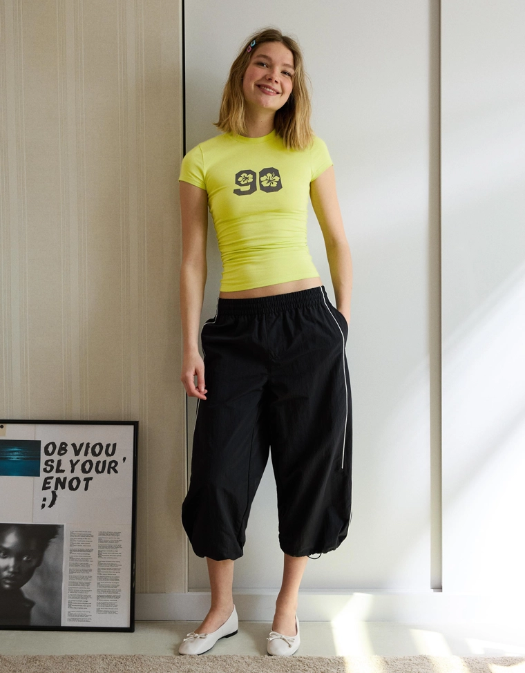 Футболка с короткими рукавами, принтом и сборками