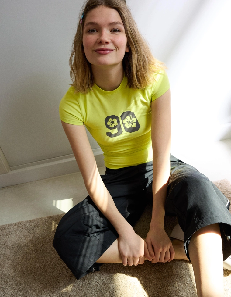 Футболка с короткими рукавами, принтом и сборками