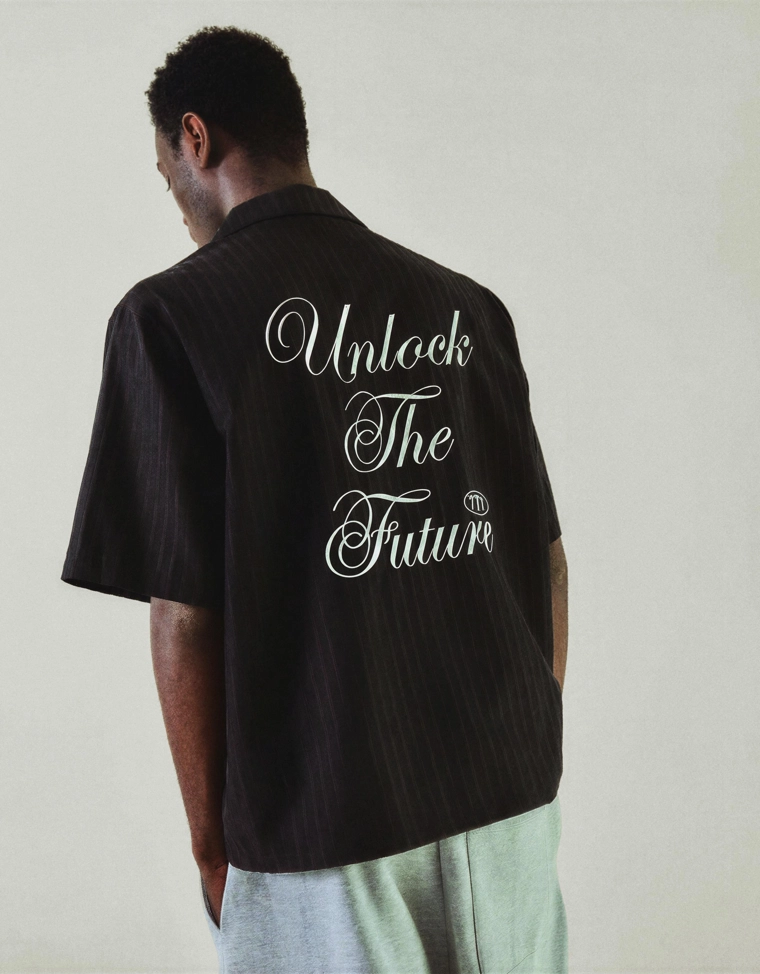 Рубашка геометрического кроя с короткими рукавами и вышивкой