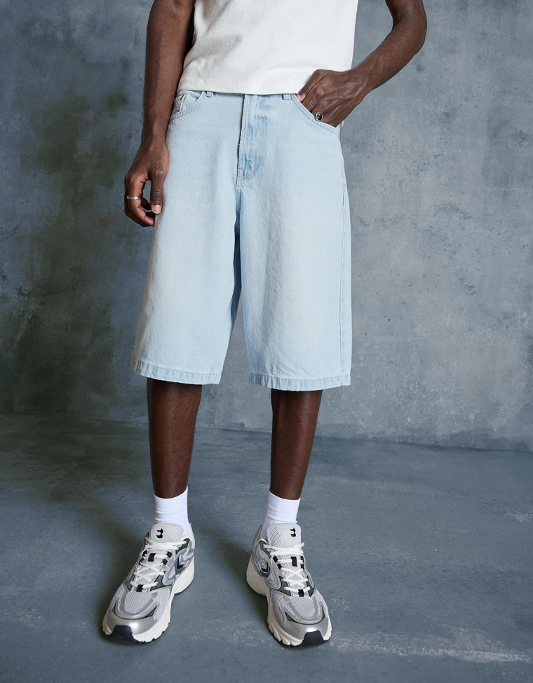 Джинсовые шорты свободного кроя