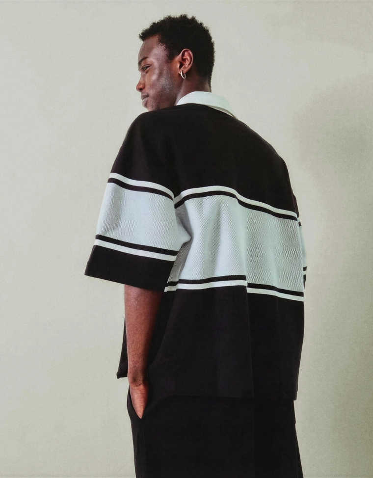 Поло геометрического кроя с короткими рукавами