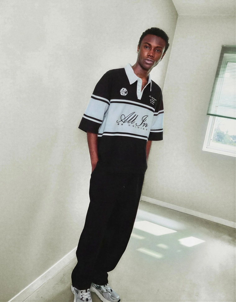 Поло геометрического кроя с короткими рукавами