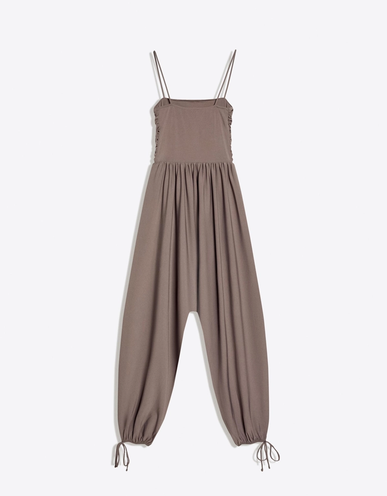 Комбинезон на бретелях с низкой проймой