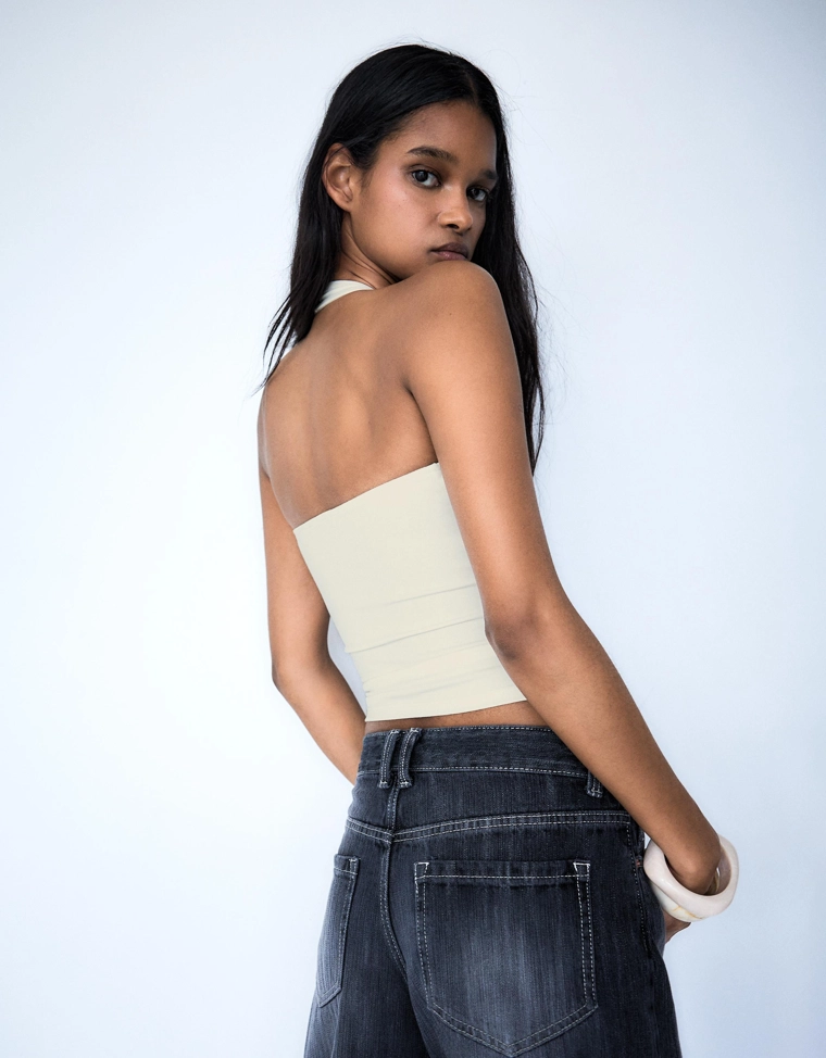 Топ с горловиной халтер на пуговицах