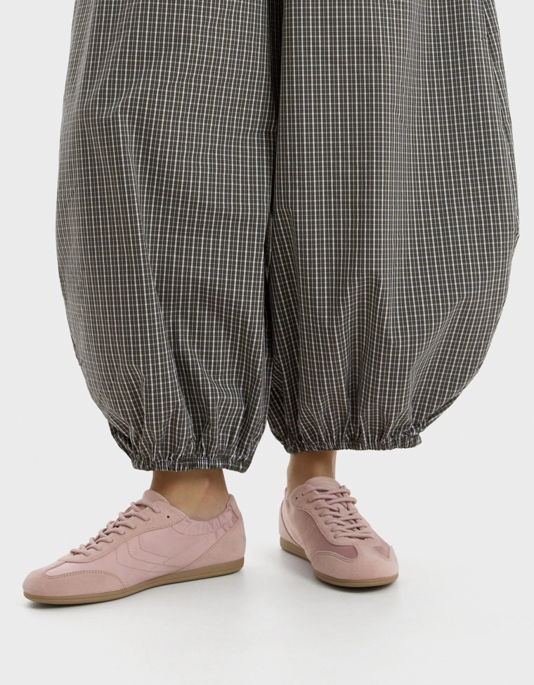 Тонкие туфли на плоской подошве