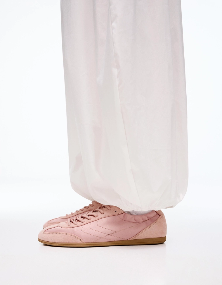 Тонкие туфли на плоской подошве