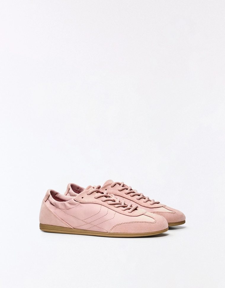 Тонкие туфли на плоской подошве