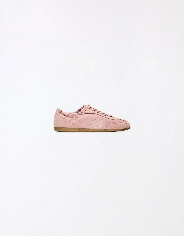 Тонкие туфли на плоской подошве