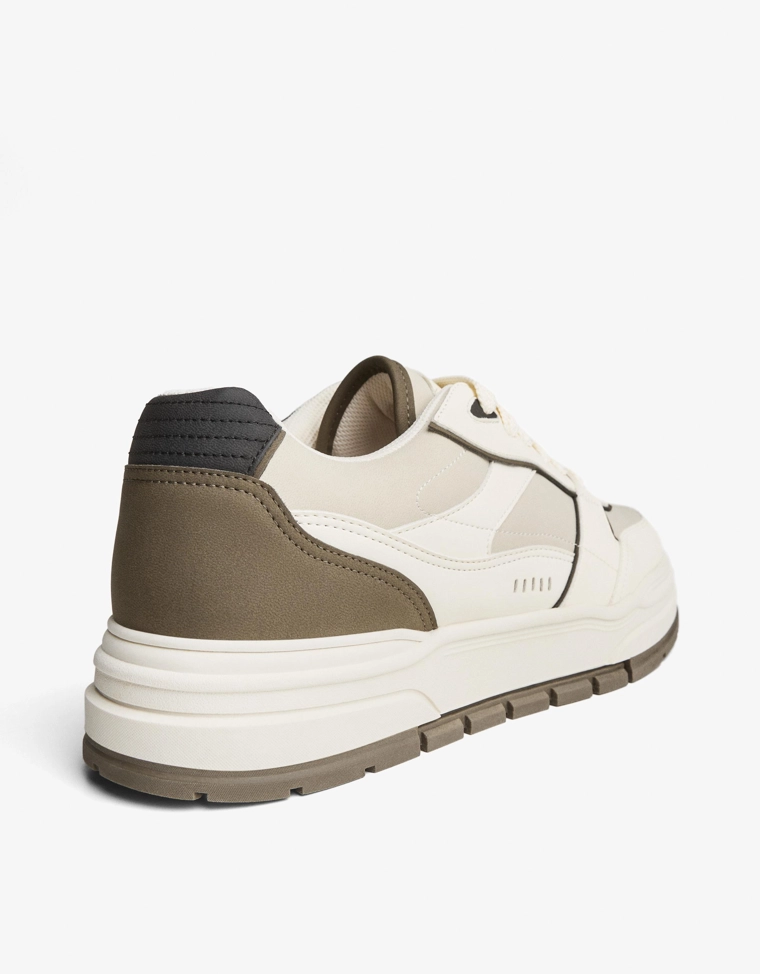 Объемные кроссовки