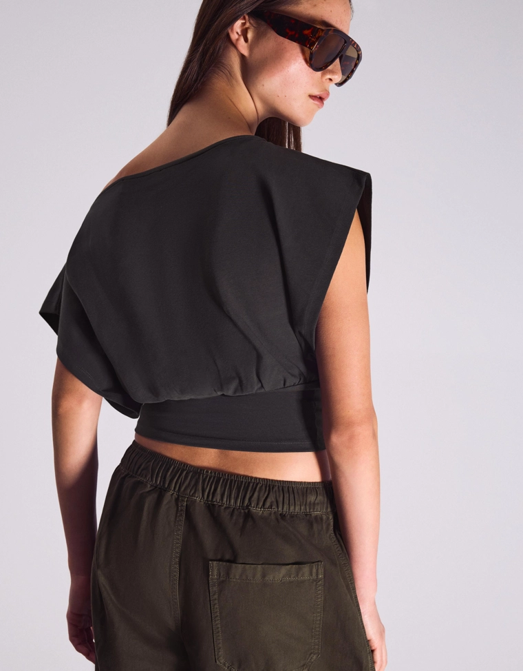 Футболка асимметричного кроя с короткими рукавами и принтом