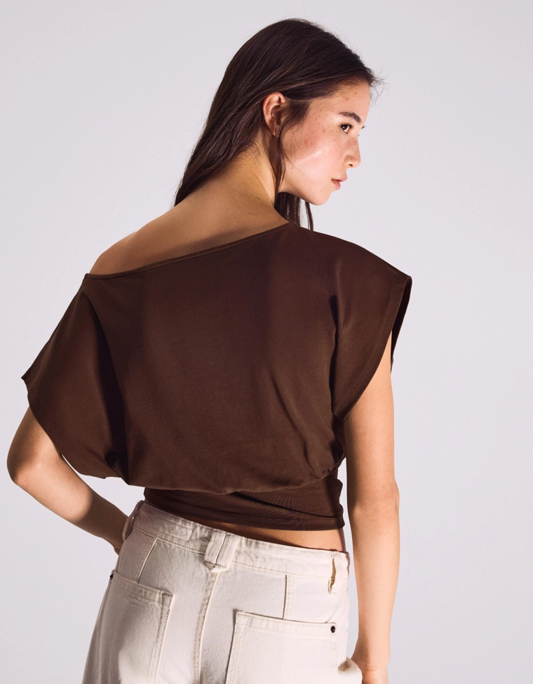 Футболка асимметричного кроя с короткими рукавами и принтом