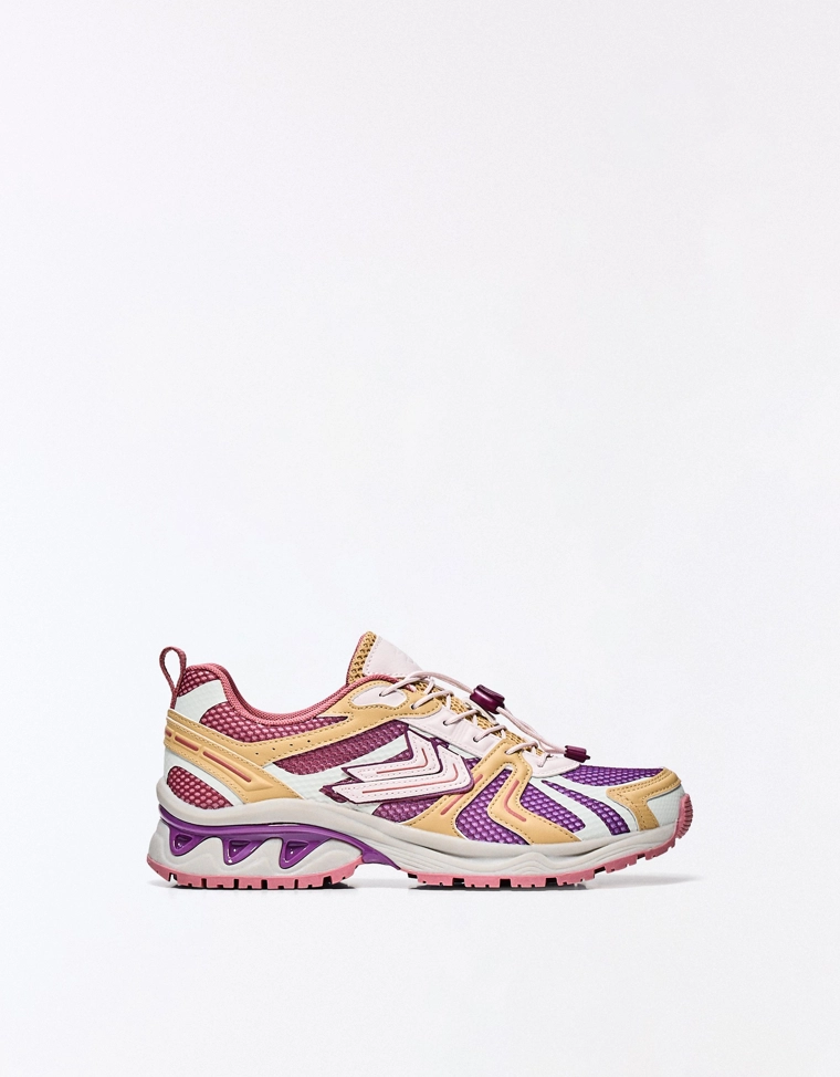 Кроссовки с контрастными вставками