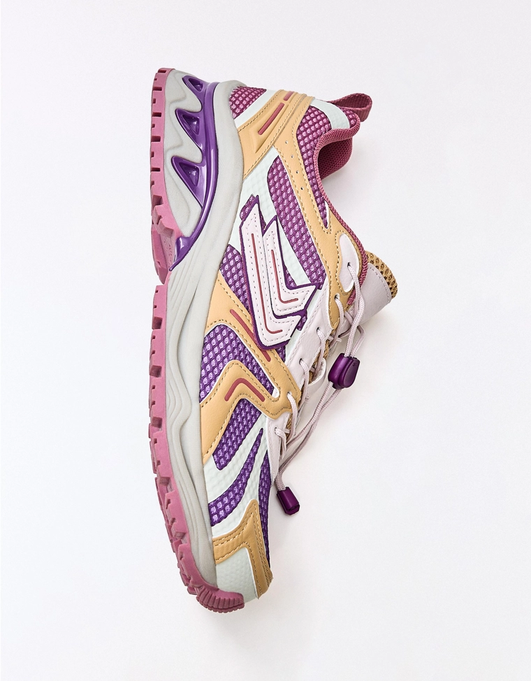 Кроссовки с контрастными вставками