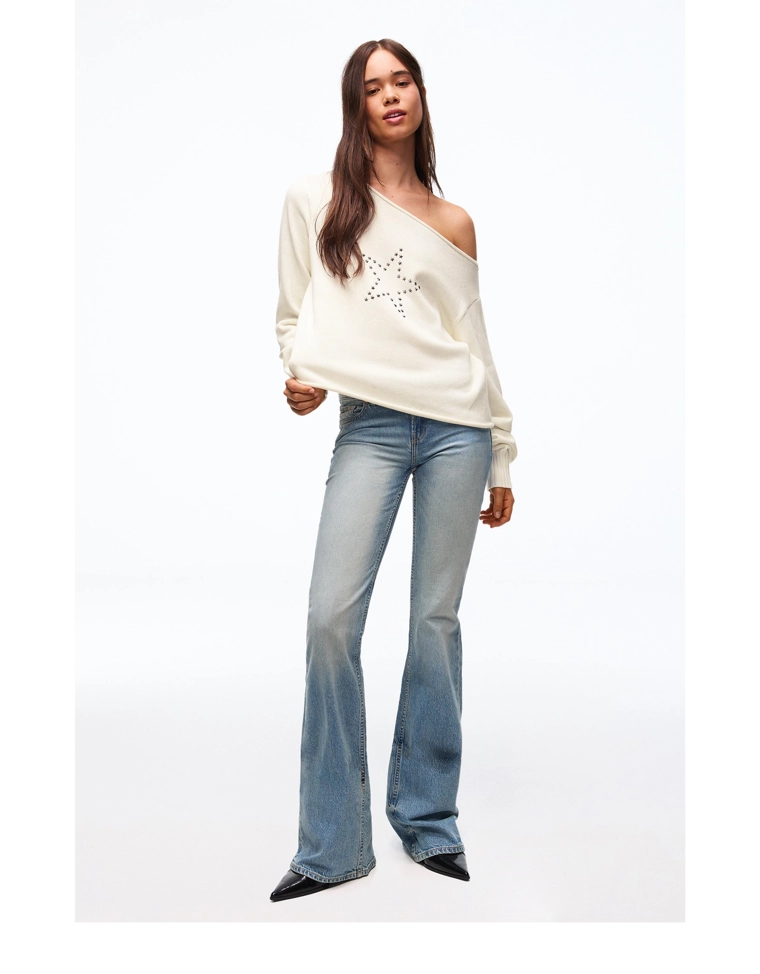 Свитер с вырезом-лодочкой