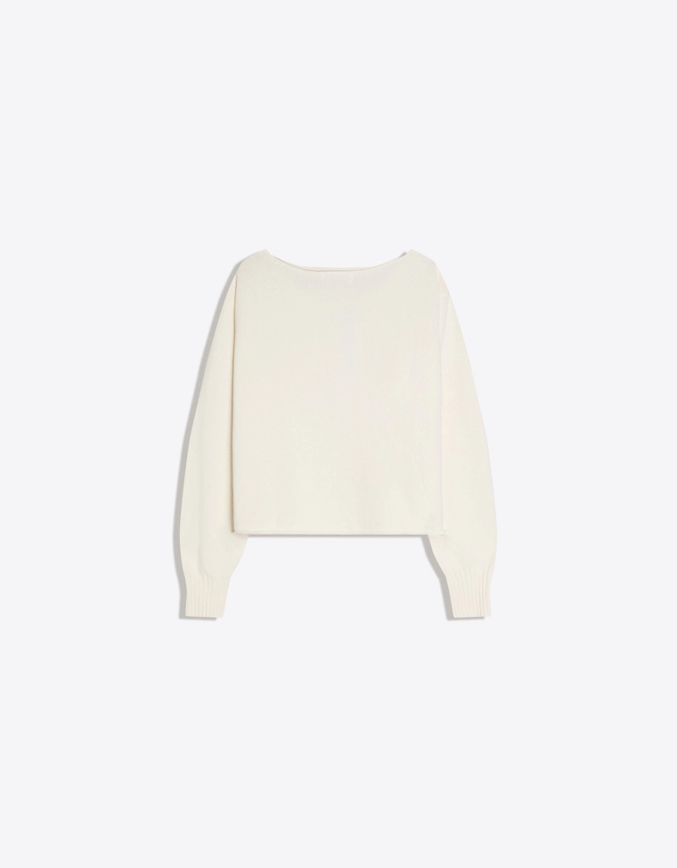 Свитер с вырезом-лодочкой