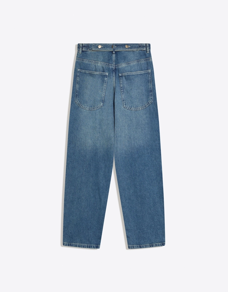 Джинсы свободного кроя с пряжкой сзади