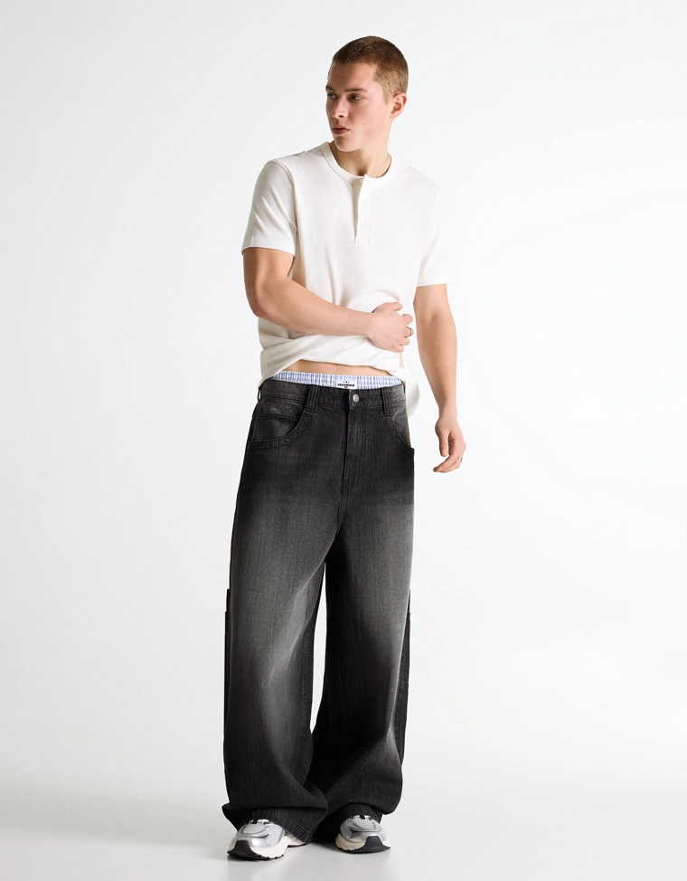 Объемные джинсы свободного кроя