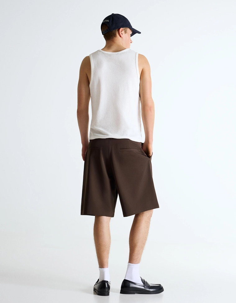 Приталенные шорты-бермуды свободного кроя