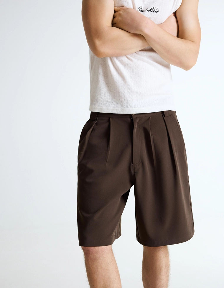 Приталенные шорты-бермуды свободного кроя